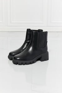 Thumbnail for MMShoes What It Takes Lug Sole Chelsea Boots in Black